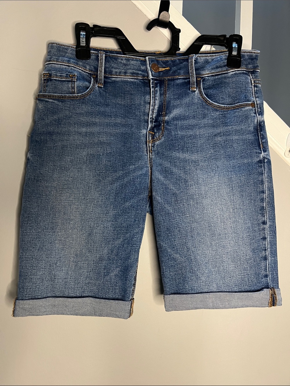 0200: OLD NAVY WOMENS DENIM BERMUDA SHORTS HIGH RISE SIZE 4
